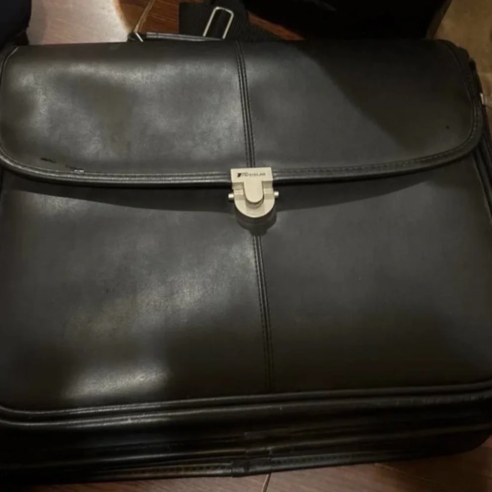 Targus Black Leather Briefcase with Silver Hardware